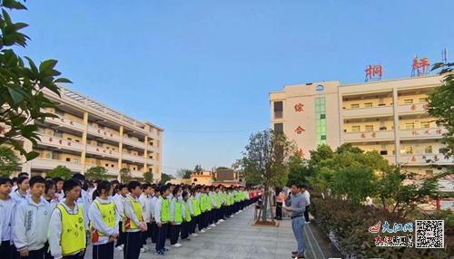 吉安縣桐坪中學(xué)與潮安縣彩塘中學(xué)攜手開(kāi)展防溺水安全教育動(dòng)員大會(huì)